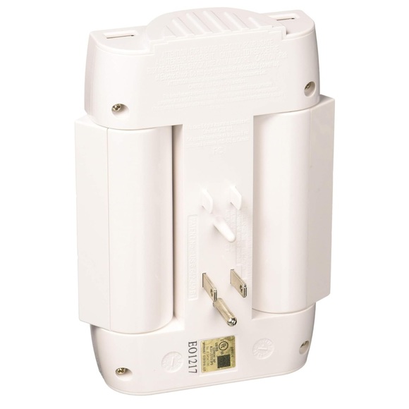 [Globe Electric] New 6-Outlet Swivel Space Saving 2 USB Surge Protector Outlet - Picture 2 of 3